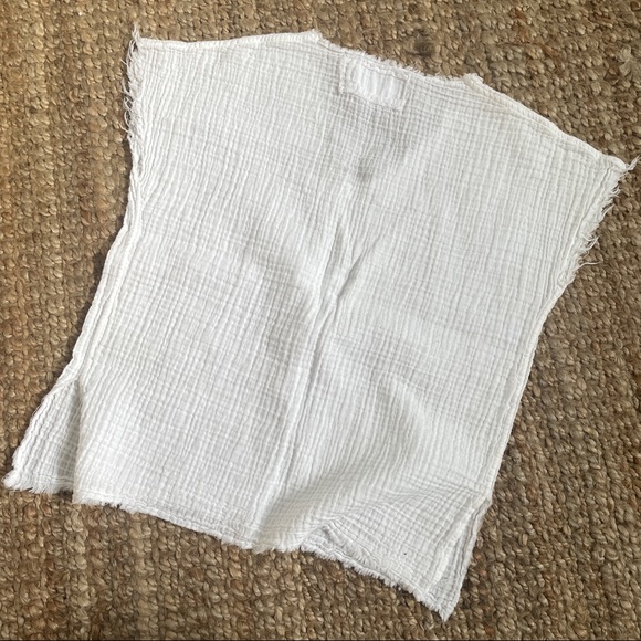 Gauze V-neck Raw Hem Sheer Boxy Tee - Picture 8 of 10